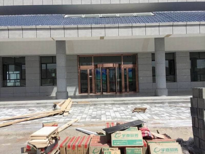 贺州假日酒店三翼旋转门