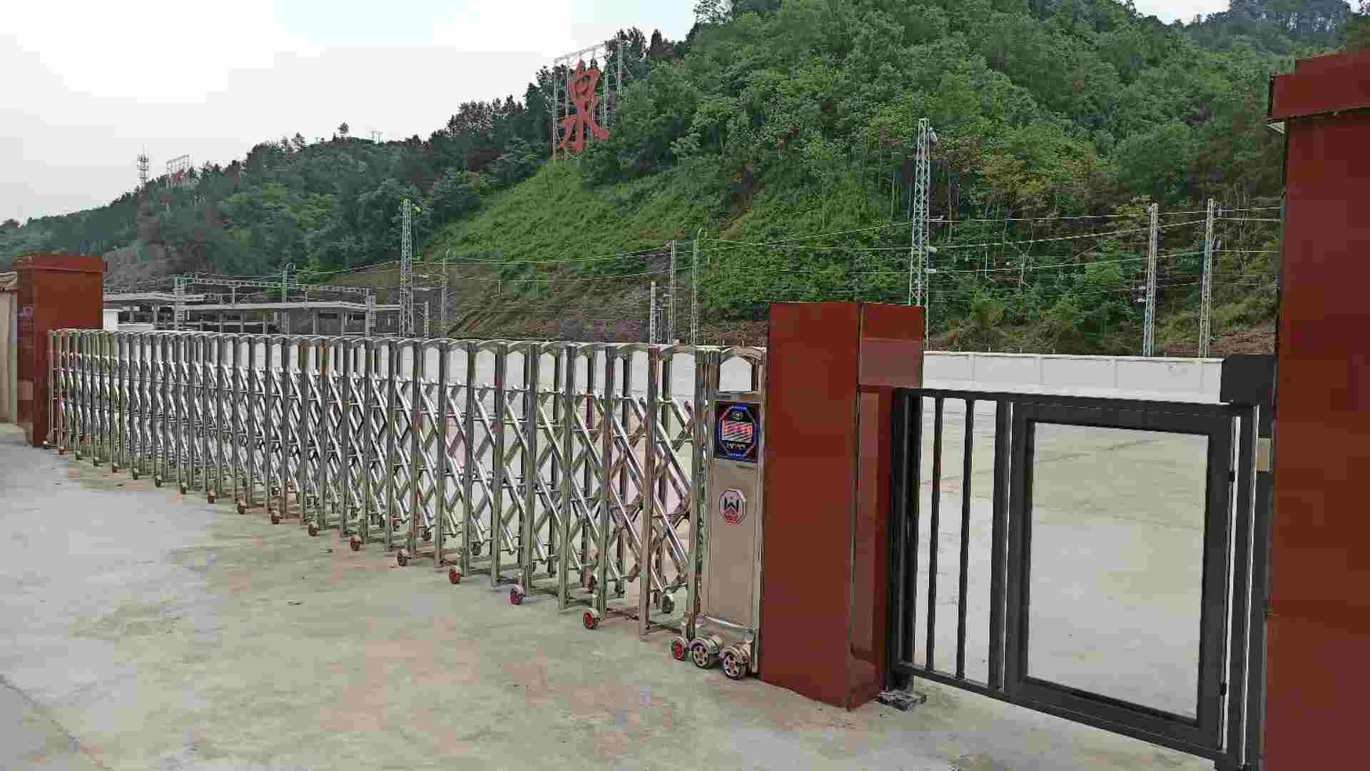 安康石泉火车站电动伸缩门